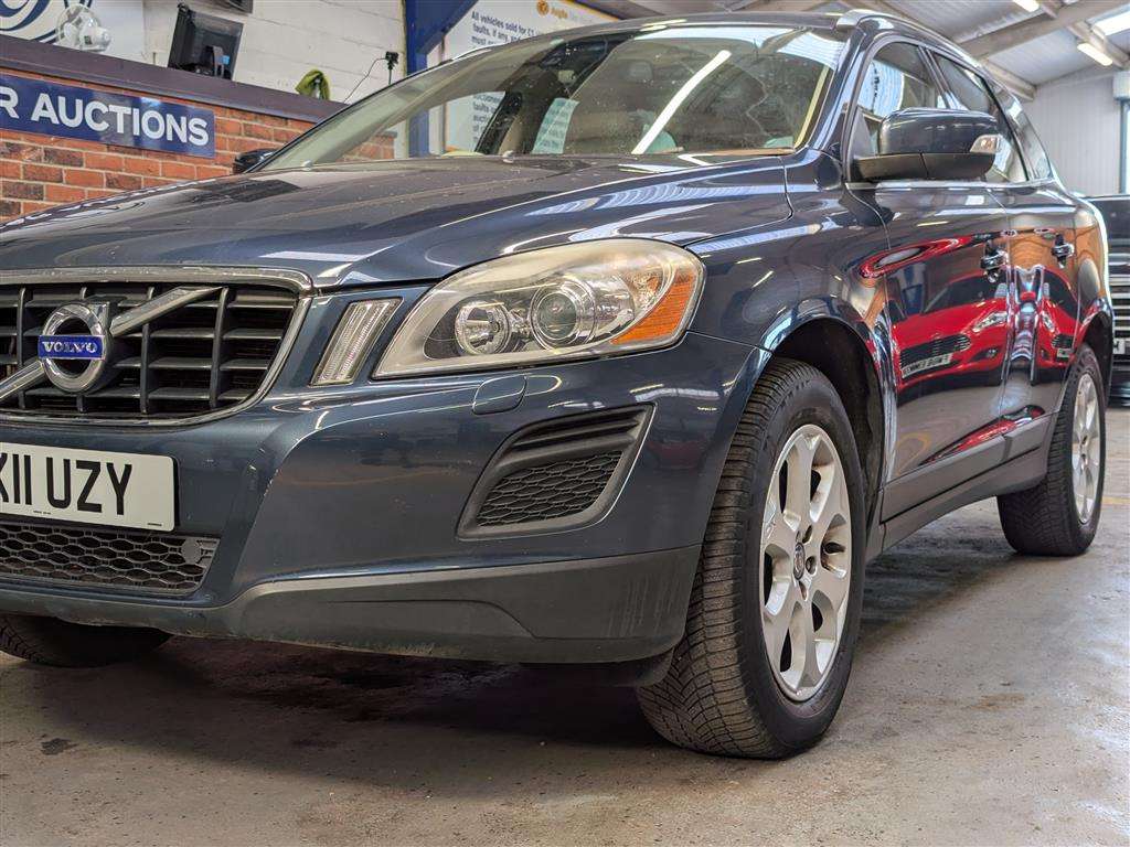 <p>2011 VOLVO XC60 SE LUX AWD D5 AUTO</p>