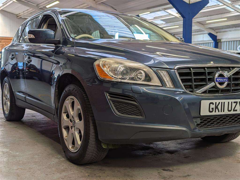 <p>2011 VOLVO XC60 SE LUX AWD D5 AUTO</p>