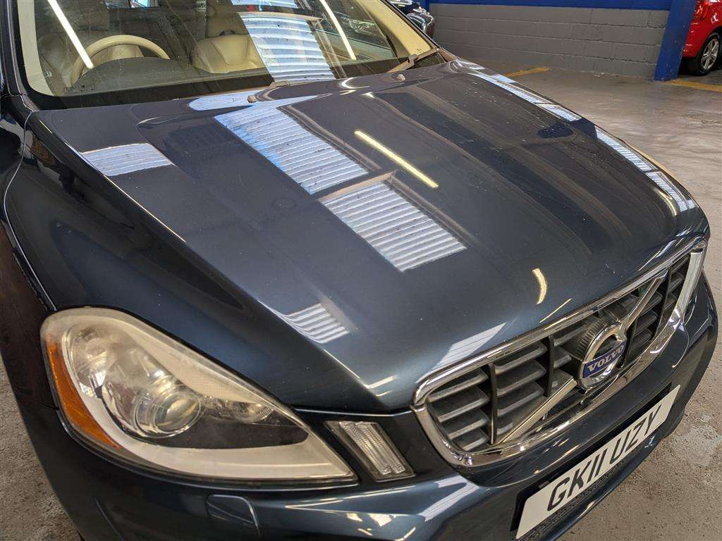 <p>2011 VOLVO XC60 SE LUX AWD D5 AUTO</p>