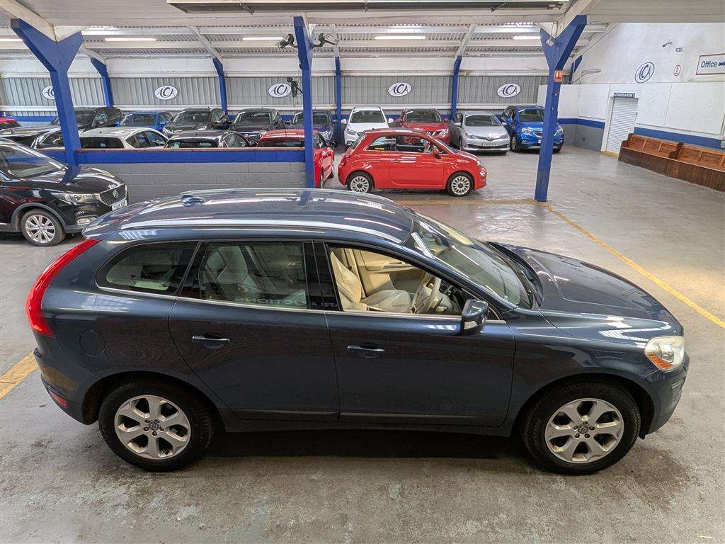 <p>2011 VOLVO XC60 SE LUX AWD D5 AUTO</p>