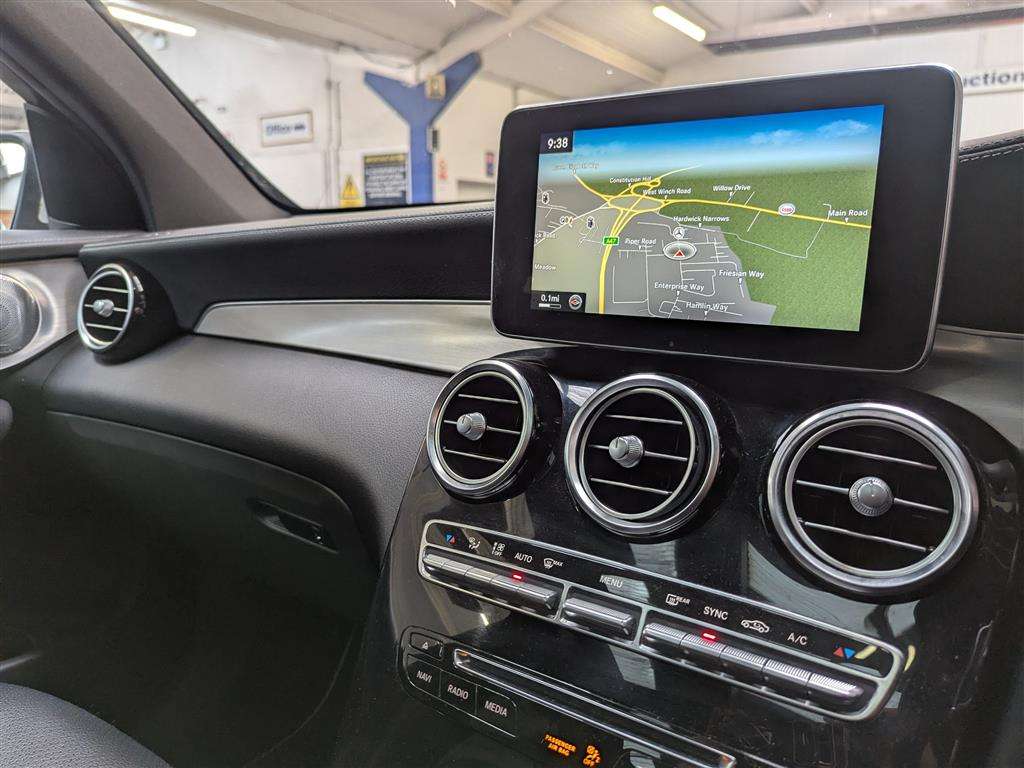 <p>2015 MERCEDES-BENZ GLC 220 D 4M AMG LINE PRE</p>