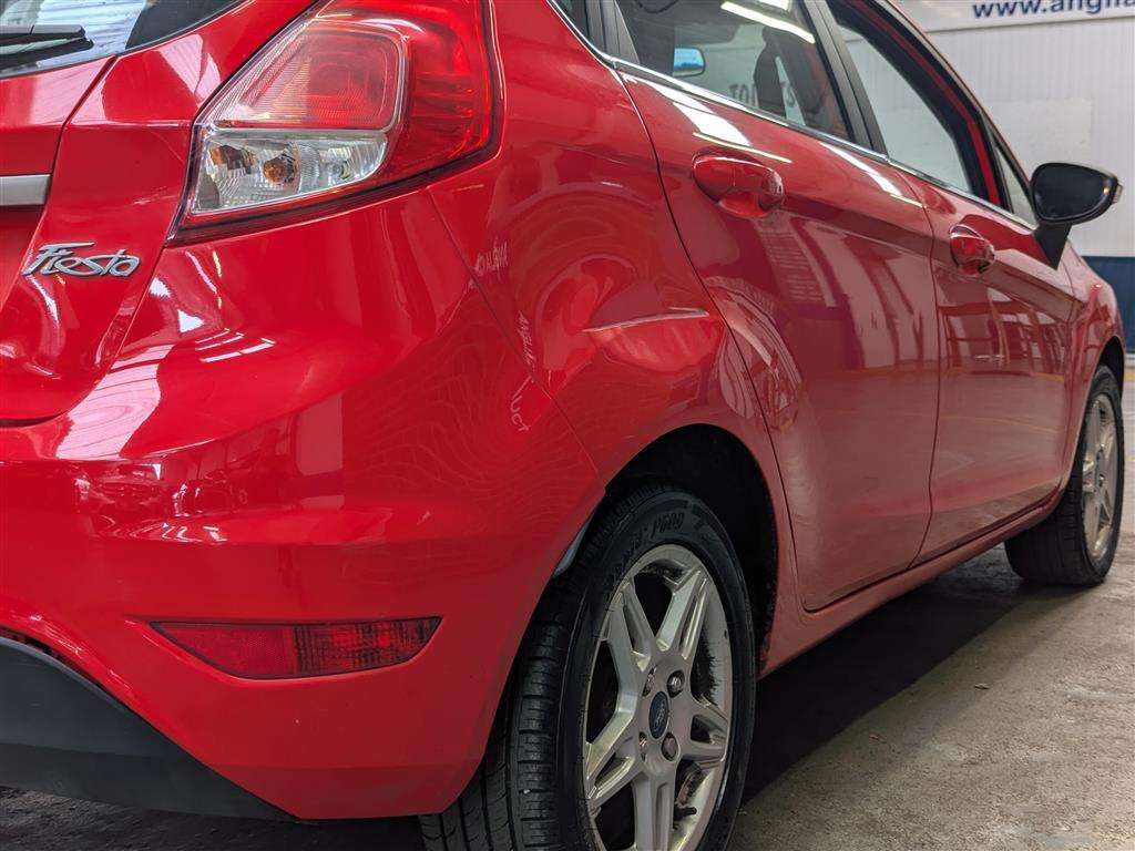<p>2013 FORD FIESTA ZETEC</p>