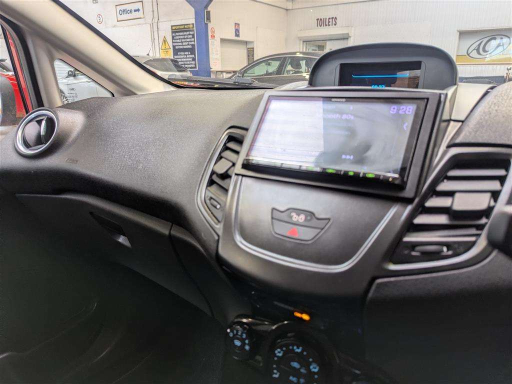<p>2013 FORD FIESTA ZETEC</p>
