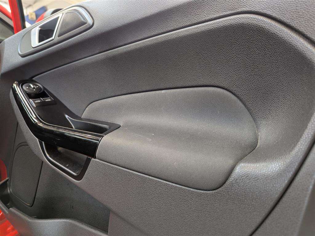 <p>2013 FORD FIESTA ZETEC</p>