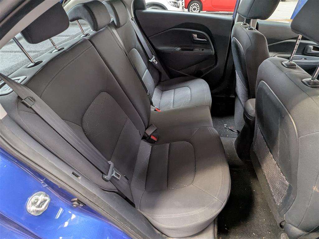 <p>2013 KIA RIO 2</p>