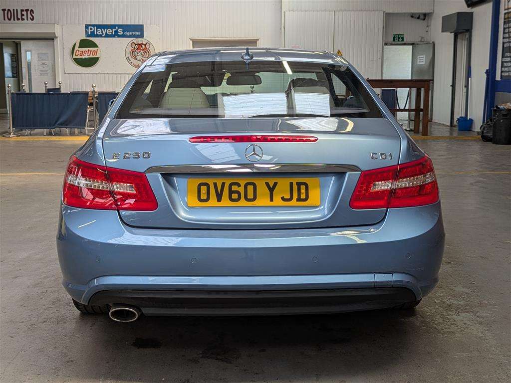 <p>2010 MERCEDES-BENZ E250 BLUEEF-CY SPORT CDI</p>