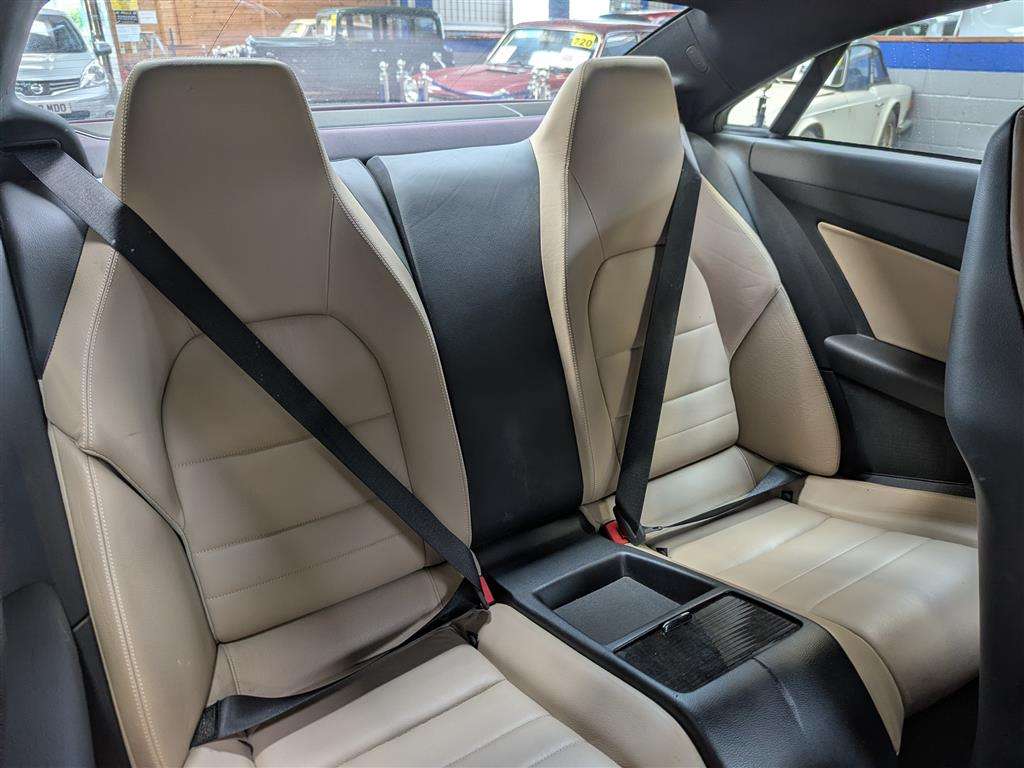 <p>2010 MERCEDES-BENZ E250 BLUEEF-CY SPORT CDI</p>