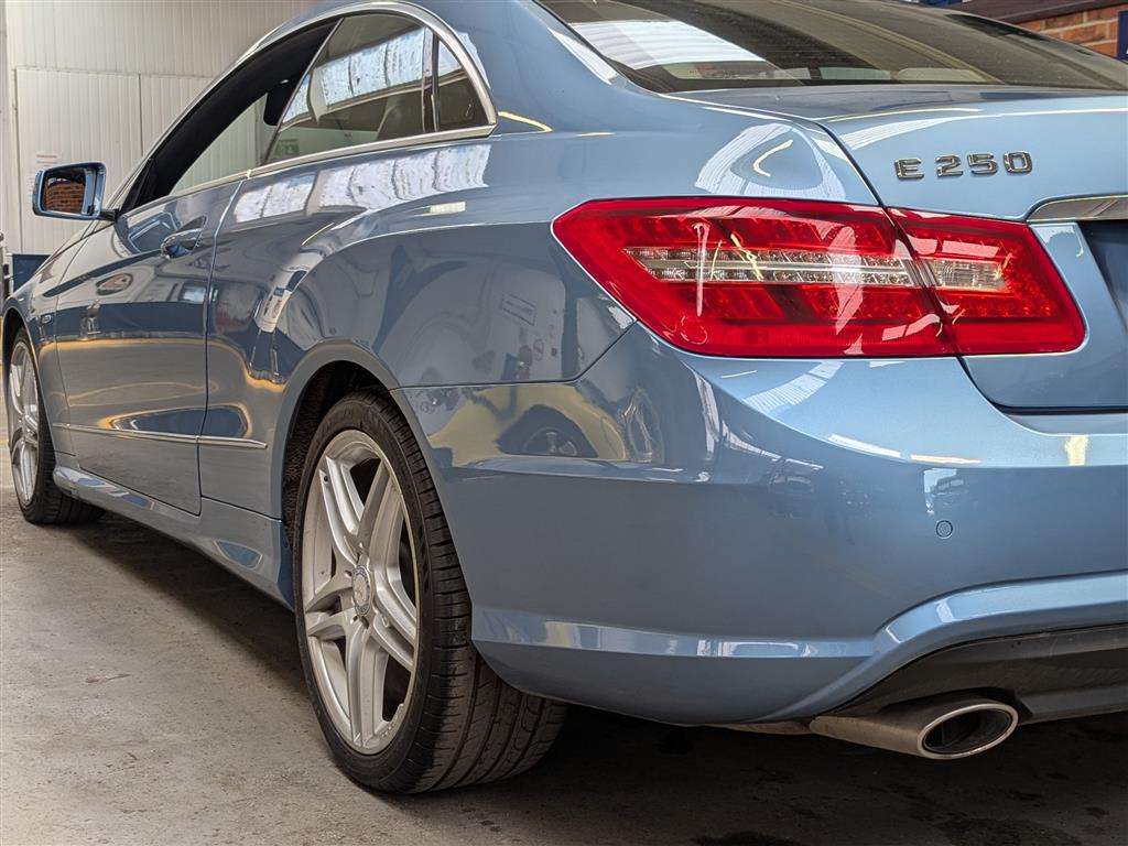 <p>2010 MERCEDES-BENZ E250 BLUEEF-CY SPORT CDI</p>