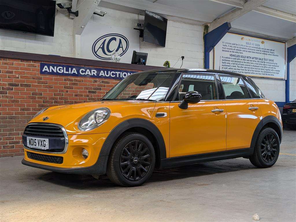 <p>2015 MINI COOPER</p>