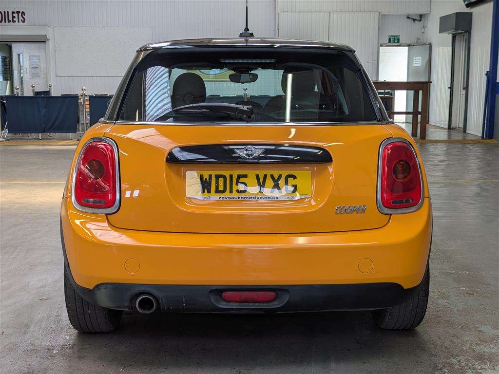 <p>2015 MINI COOPER</p>