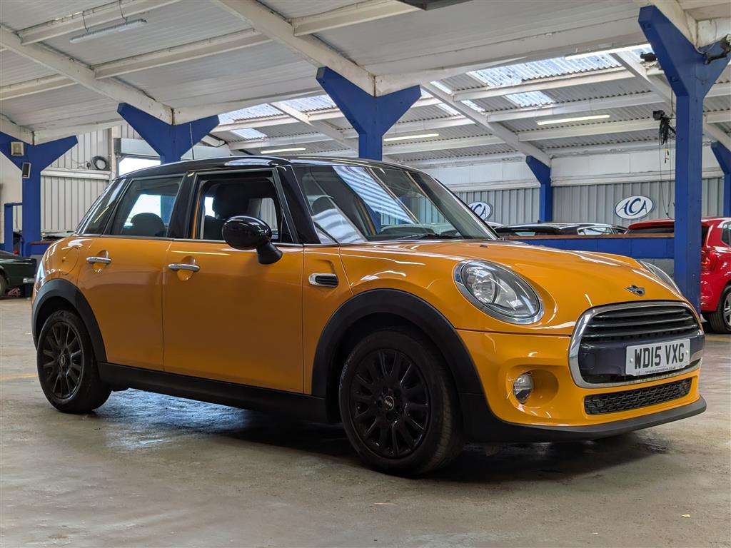 <p>2015 MINI COOPER</p>