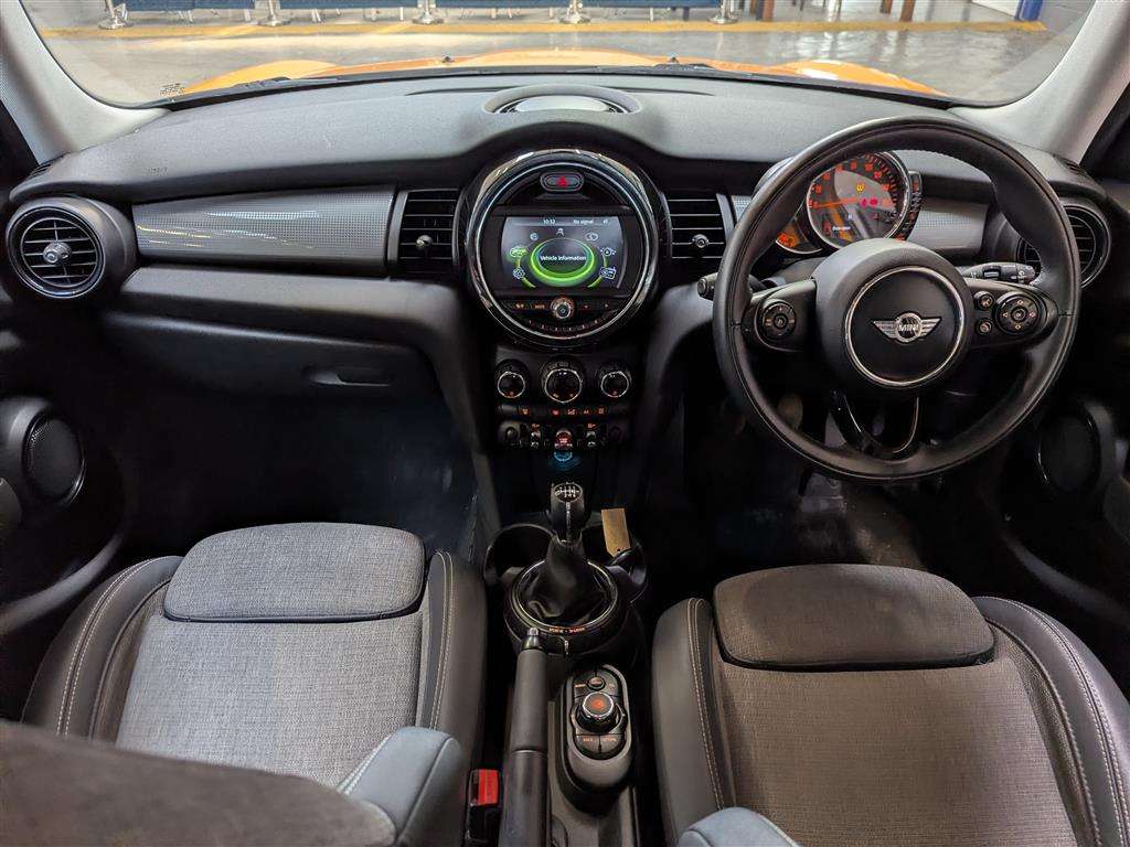 <p>2015 MINI COOPER</p>