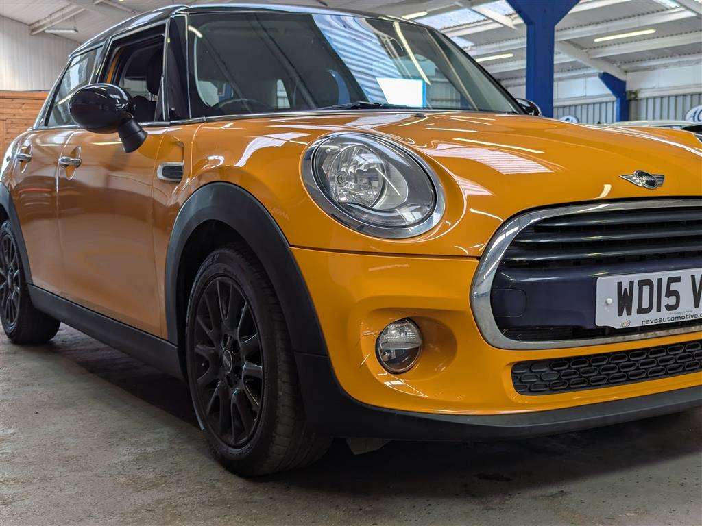 <p>2015 MINI COOPER</p>