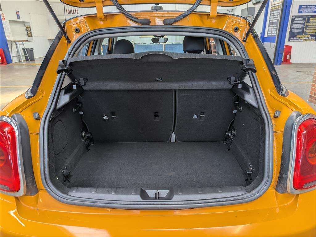 <p>2015 MINI COOPER</p>