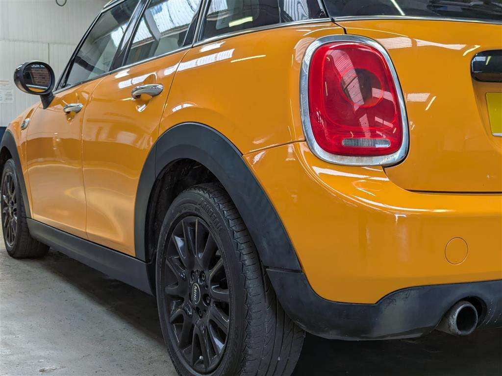 <p>2015 MINI COOPER</p>