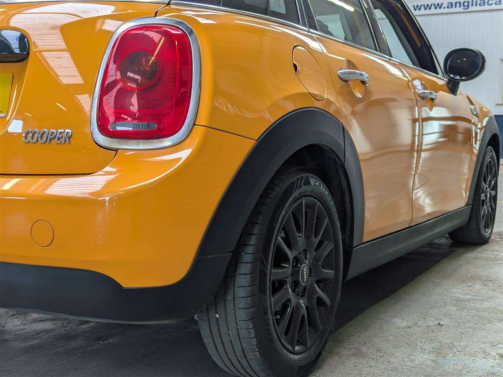 <p>2015 MINI COOPER</p>