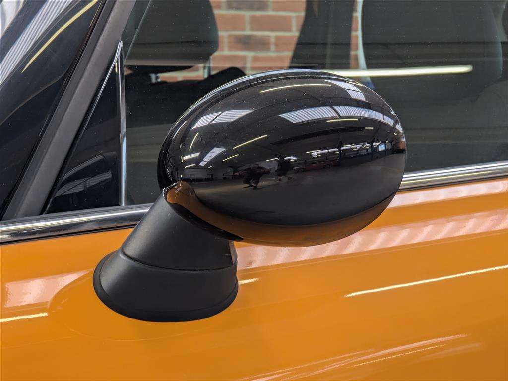 <p>2015 MINI COOPER</p>