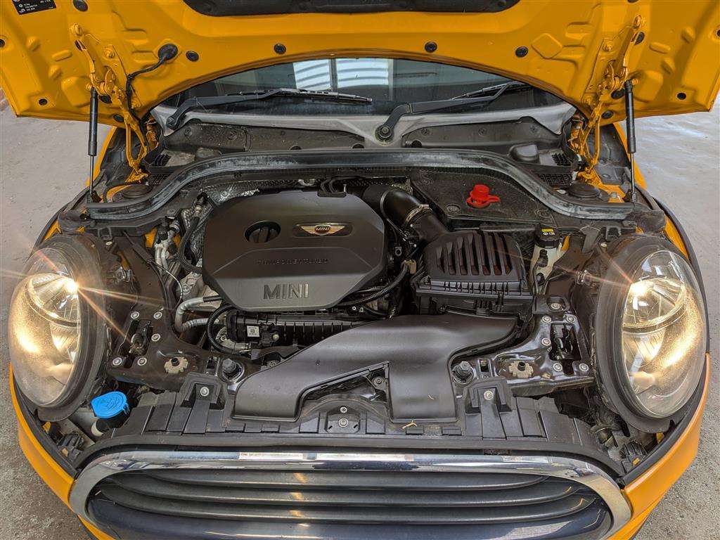<p>2015 MINI COOPER</p>