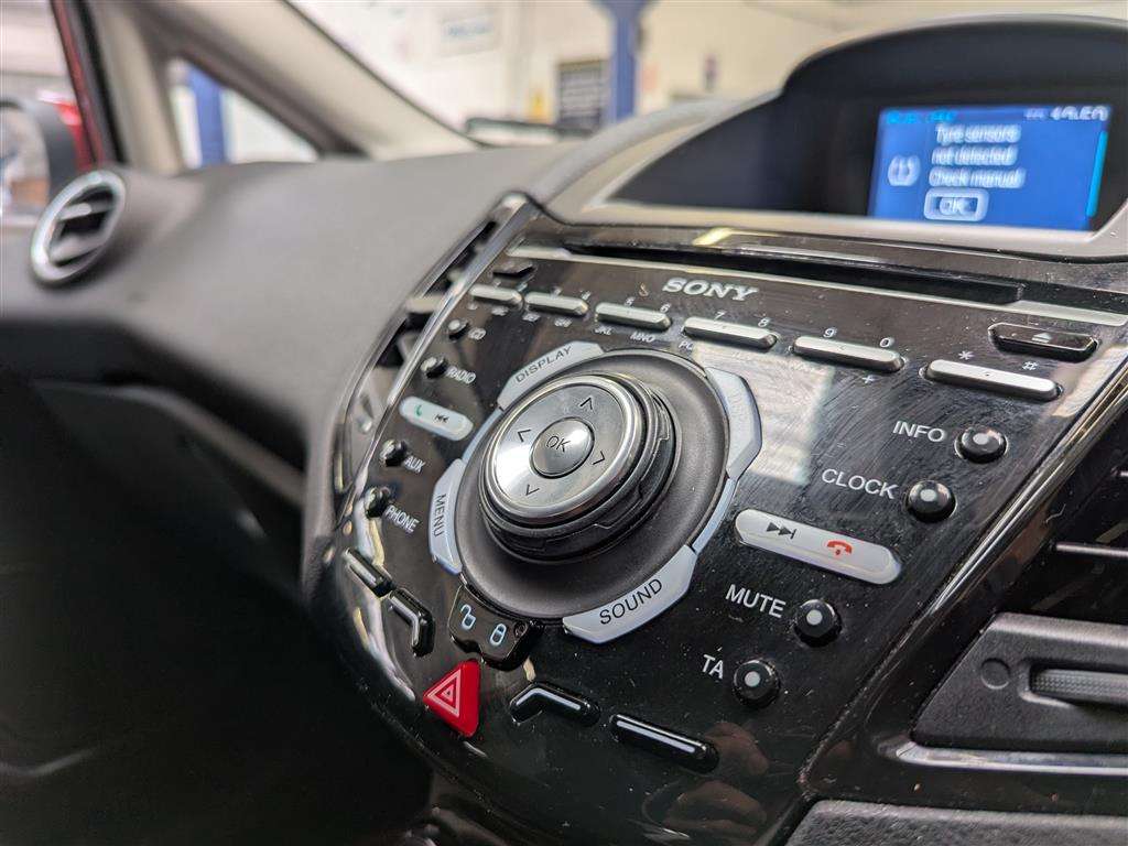 <p>2016 FORD FIESTA TITANIUM TURBO</p>