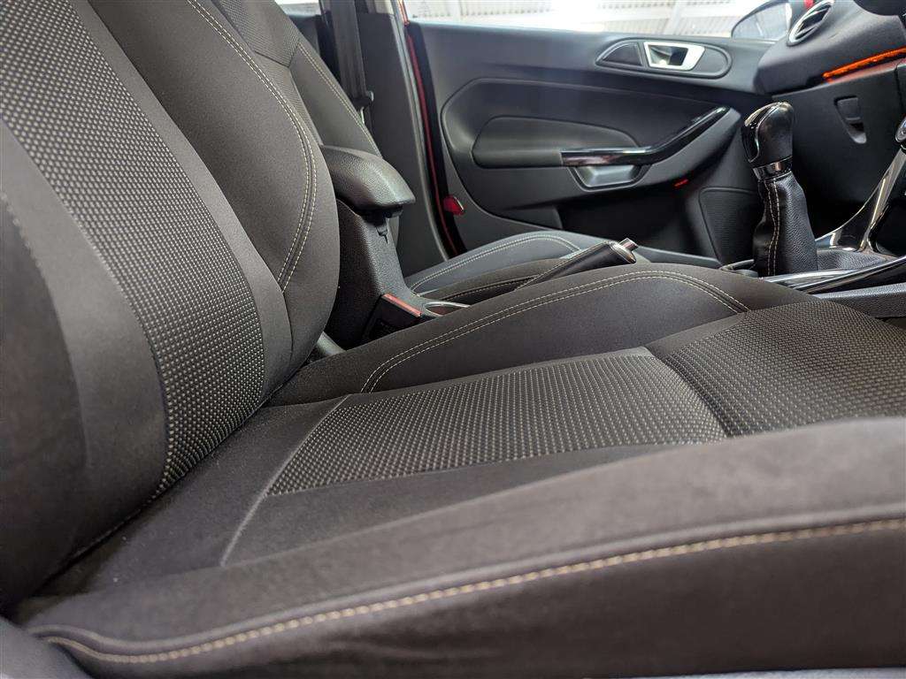 <p>2016 FORD FIESTA TITANIUM TURBO</p>
