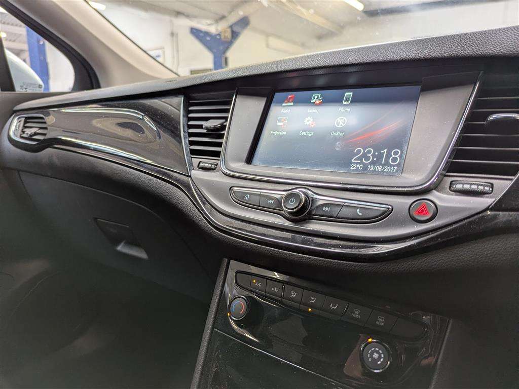 <p>2018 VAUXHALL ASTRA SRI TURBO</p>
