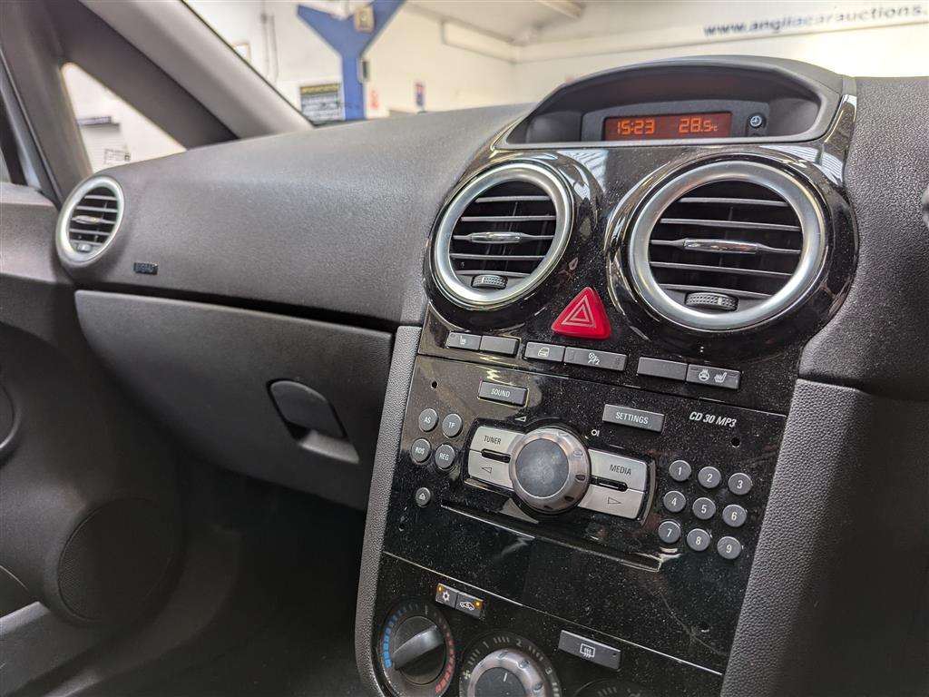<p>2013 VAUXHALL CORSA SE</p>