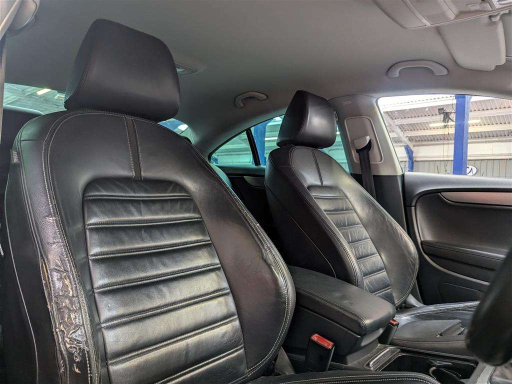 <p>2011 VOLKSWAGEN PASSAT GT CC TDI 140 BLUE</p>