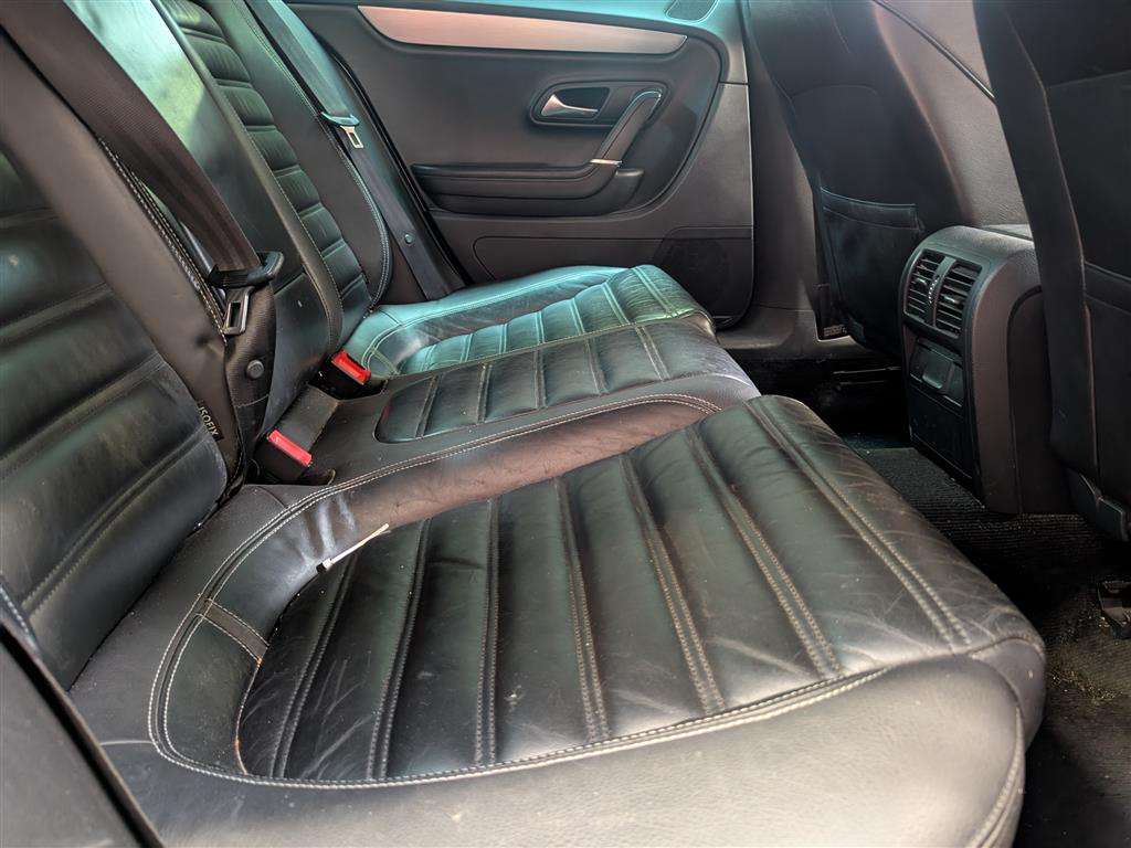 <p>2011 VOLKSWAGEN PASSAT GT CC TDI 140 BLUE</p>