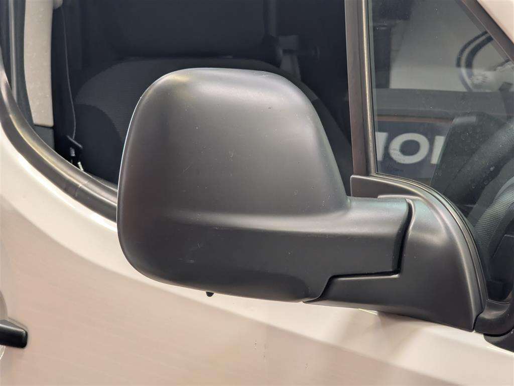 <p>2018 PEUGEOT PARTNER 750 SE L2 BLUE HD</p>