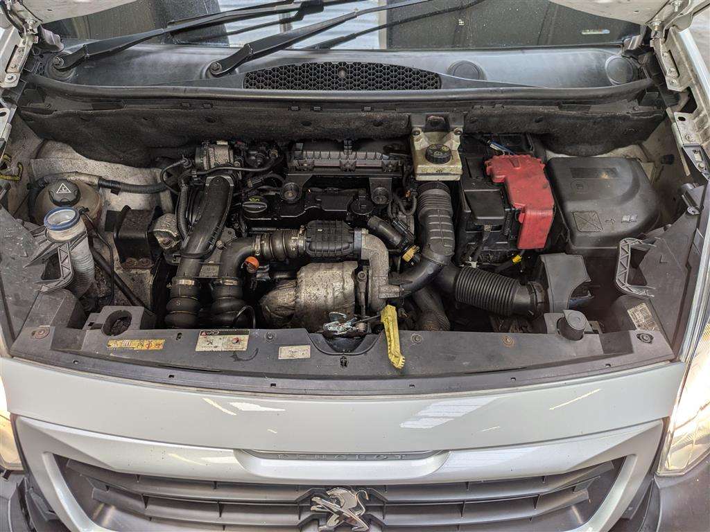 <p>2018 PEUGEOT PARTNER 750 SE L2 BLUE HD</p>