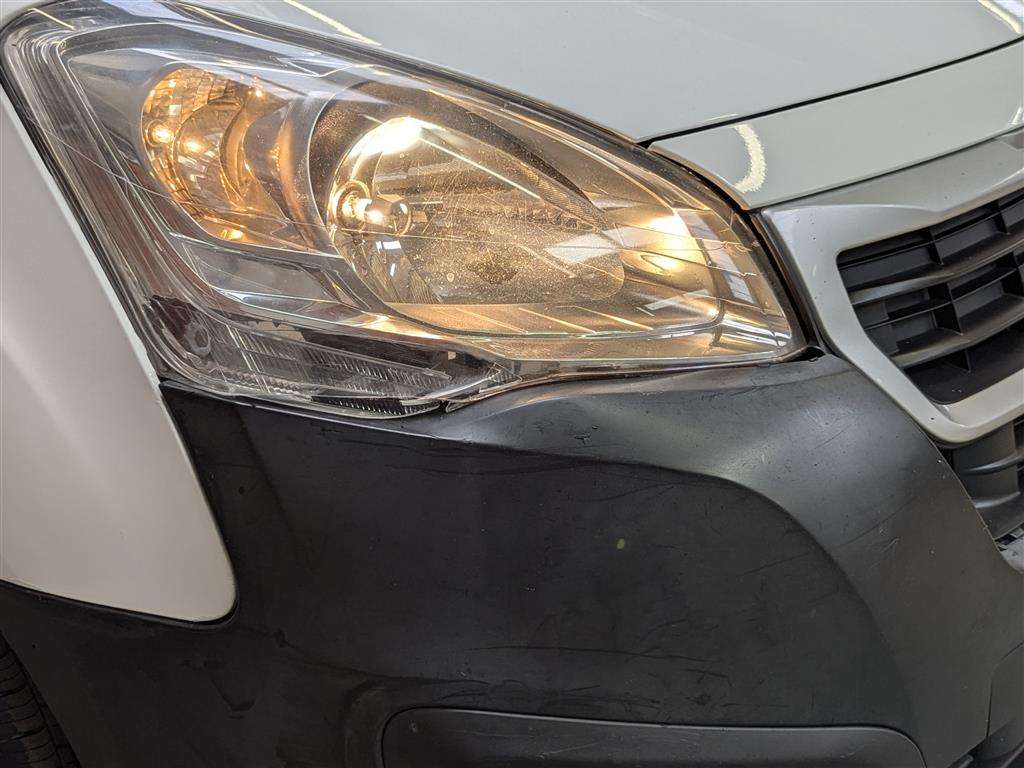 <p>2018 PEUGEOT PARTNER 750 SE L2 BLUE HD</p>
