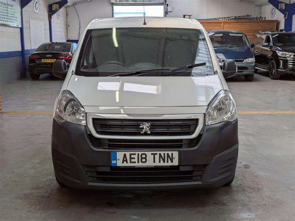 <p>2018 PEUGEOT PARTNER 750 SE L2 BLUE HD</p>