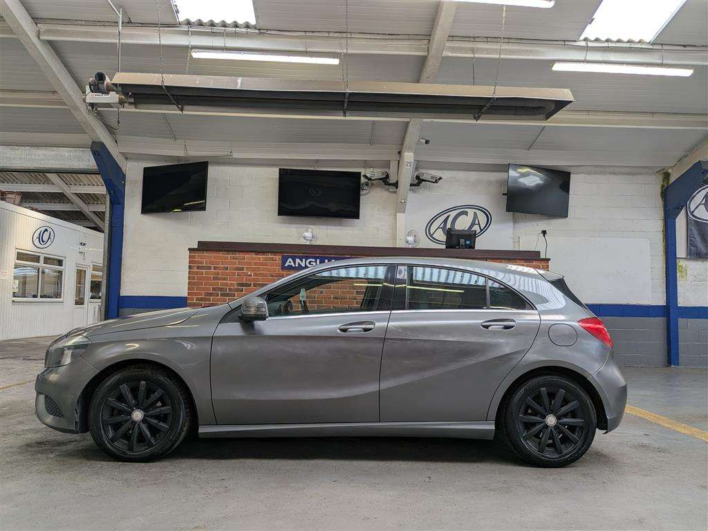 <p>2013 MERCEDES-BENZ A180 BLUEEFFICIENCY SE CD</p>