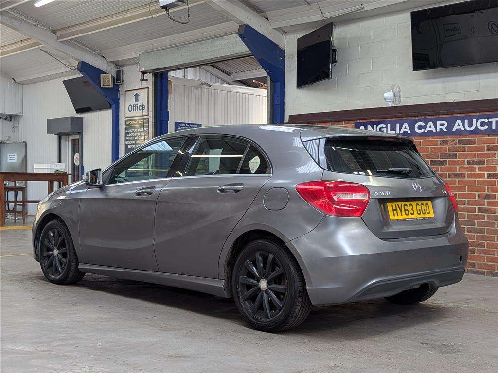 <p>2013 MERCEDES-BENZ A180 BLUEEFFICIENCY SE CD</p>
