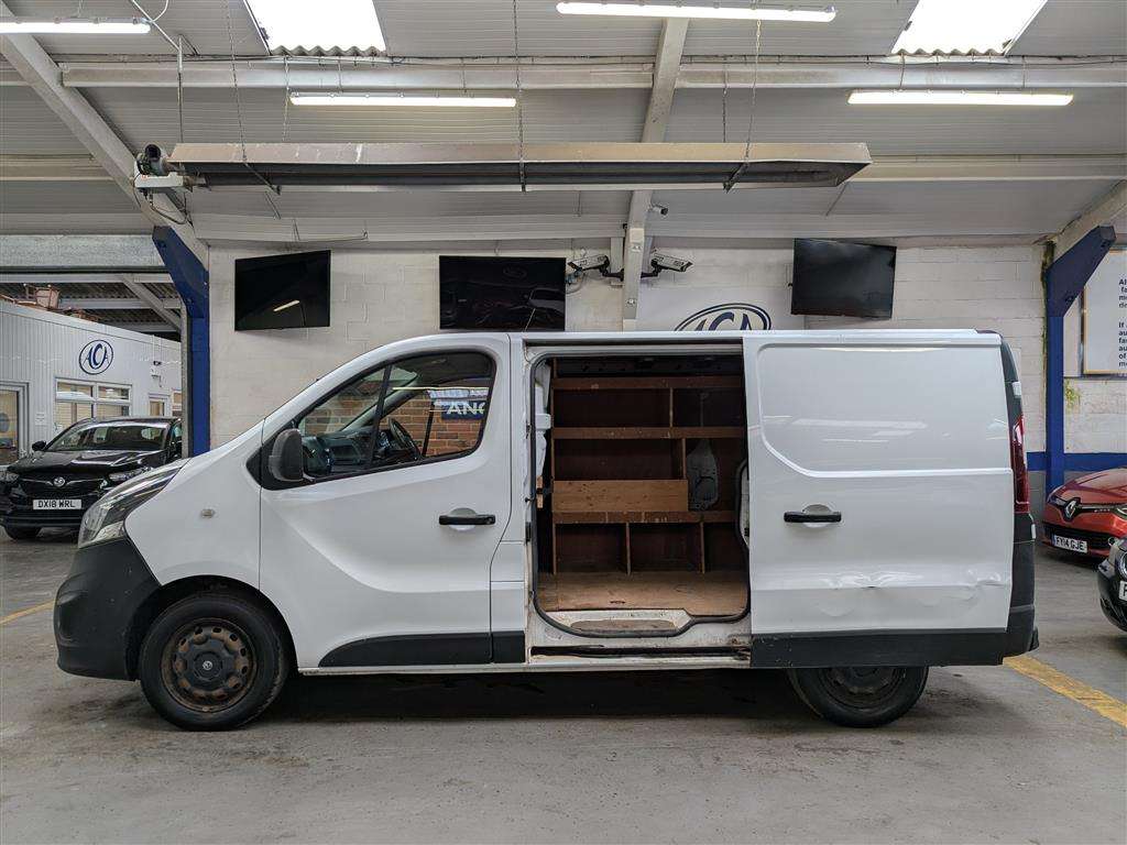 <p>2014 VAUXHALL VIVARO 2700 CDTI</p>