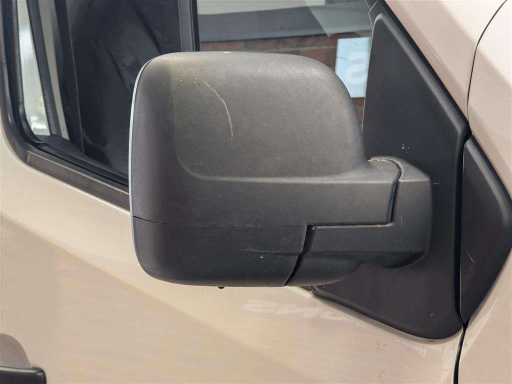 <p>2014 VAUXHALL VIVARO 2700 CDTI</p>