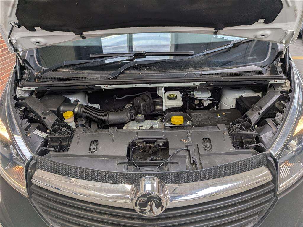<p>2014 VAUXHALL VIVARO 2700 CDTI</p>