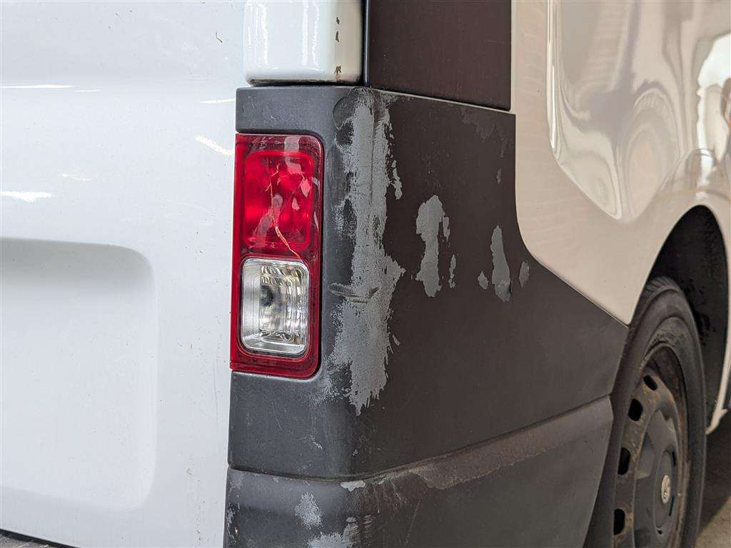 <p>2014 VAUXHALL VIVARO 2700 CDTI</p>