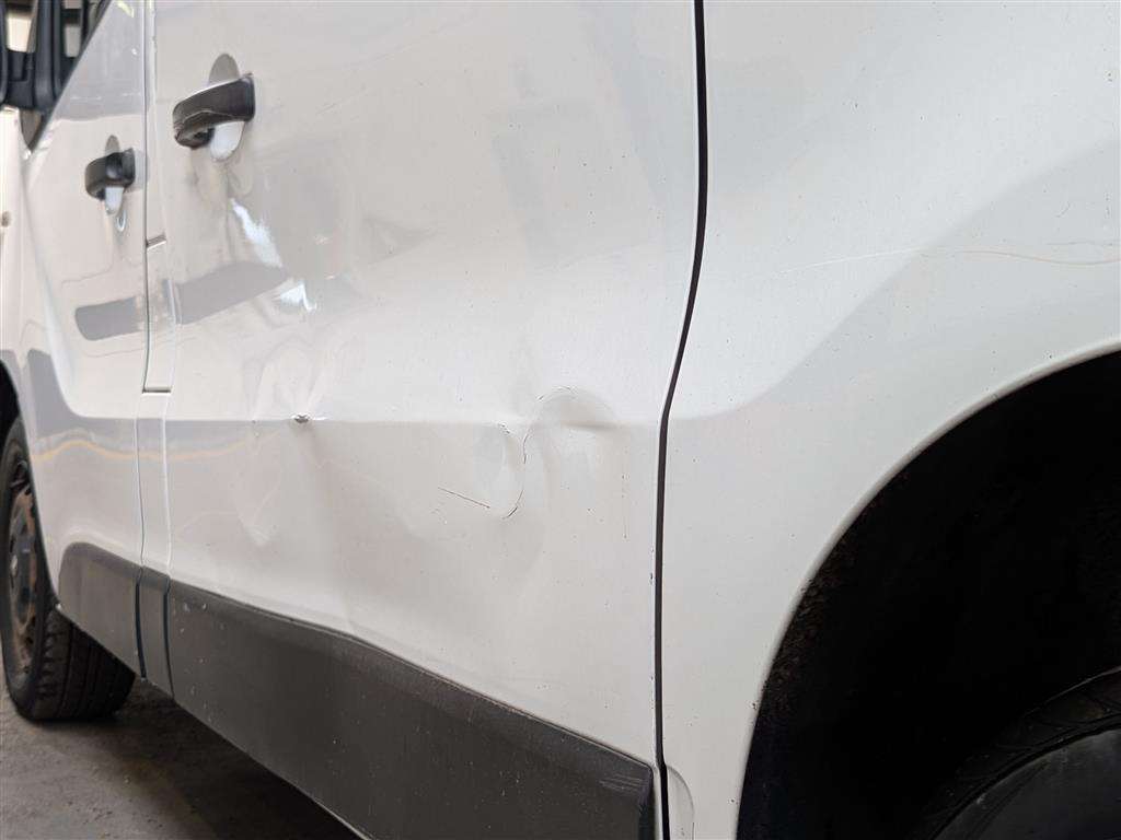 <p>2014 VAUXHALL VIVARO 2700 CDTI</p>