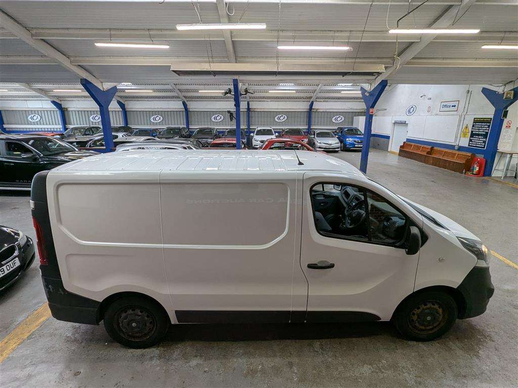 <p>2014 VAUXHALL VIVARO 2700 CDTI</p>