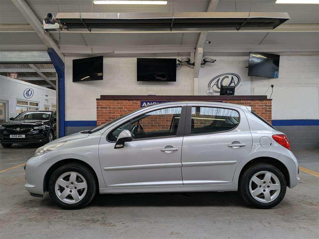 <p>2008 PEUGEOT 207 SPORT CIELO 8V</p>