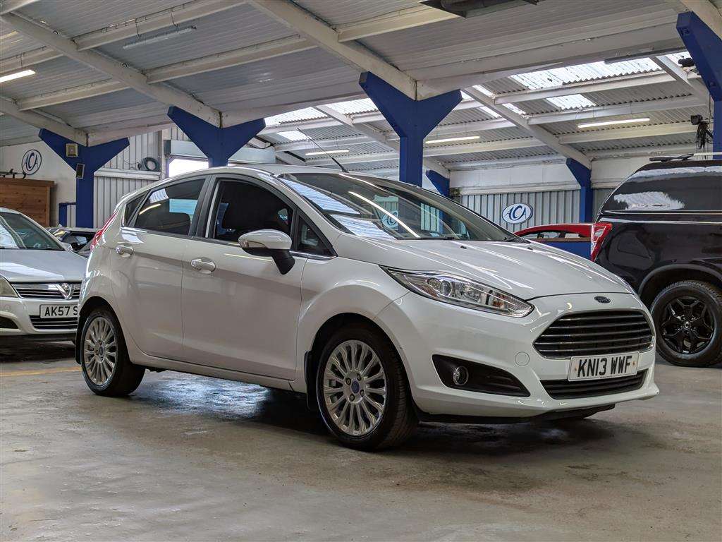 <p>2013 FORD FIESTA TITANIUM</p>