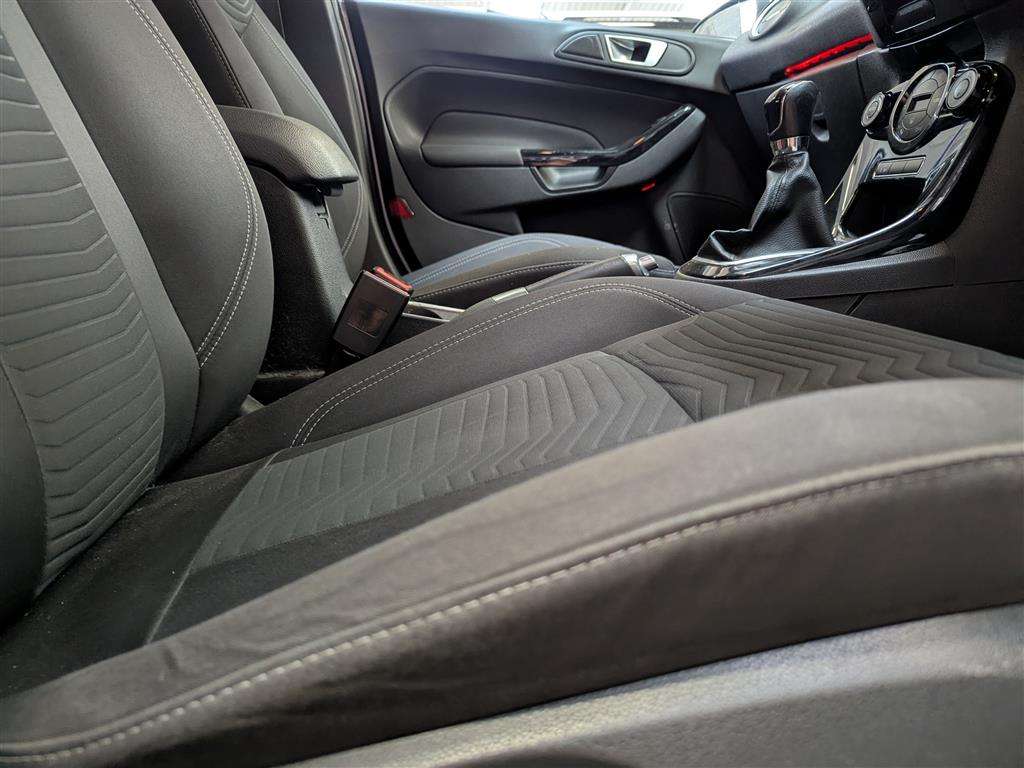 <p>2013 FORD FIESTA TITANIUM</p>