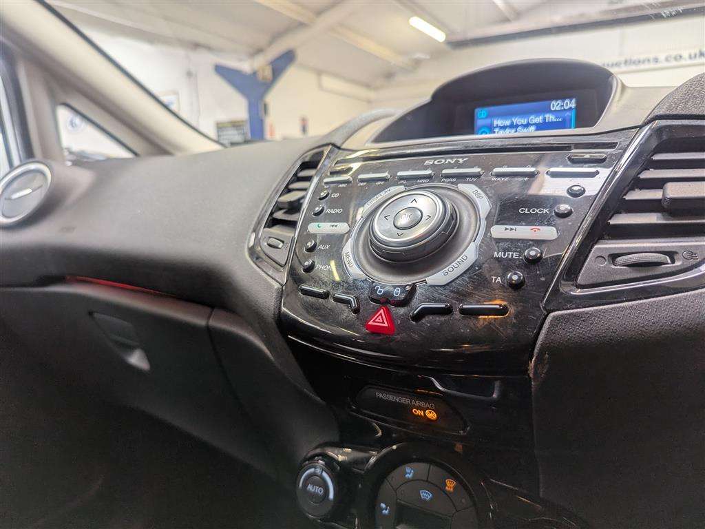<p>2013 FORD FIESTA TITANIUM</p>