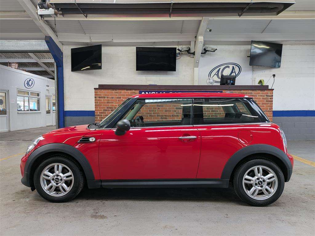 <p>2013 MINI ONE</p>