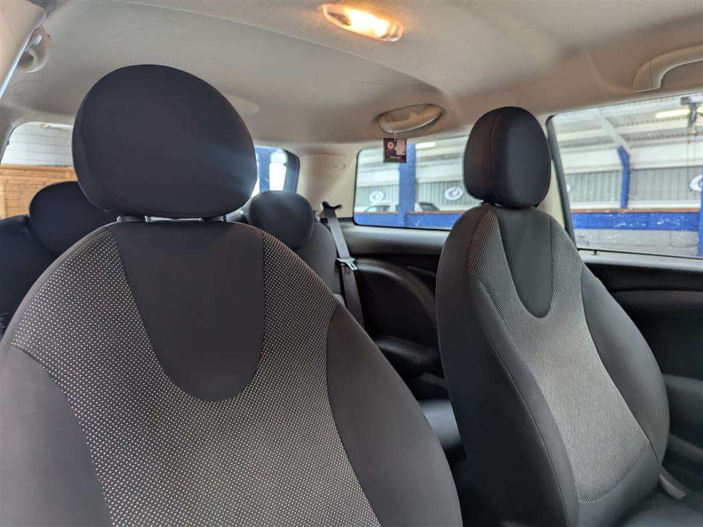 <p>2013 MINI ONE</p>