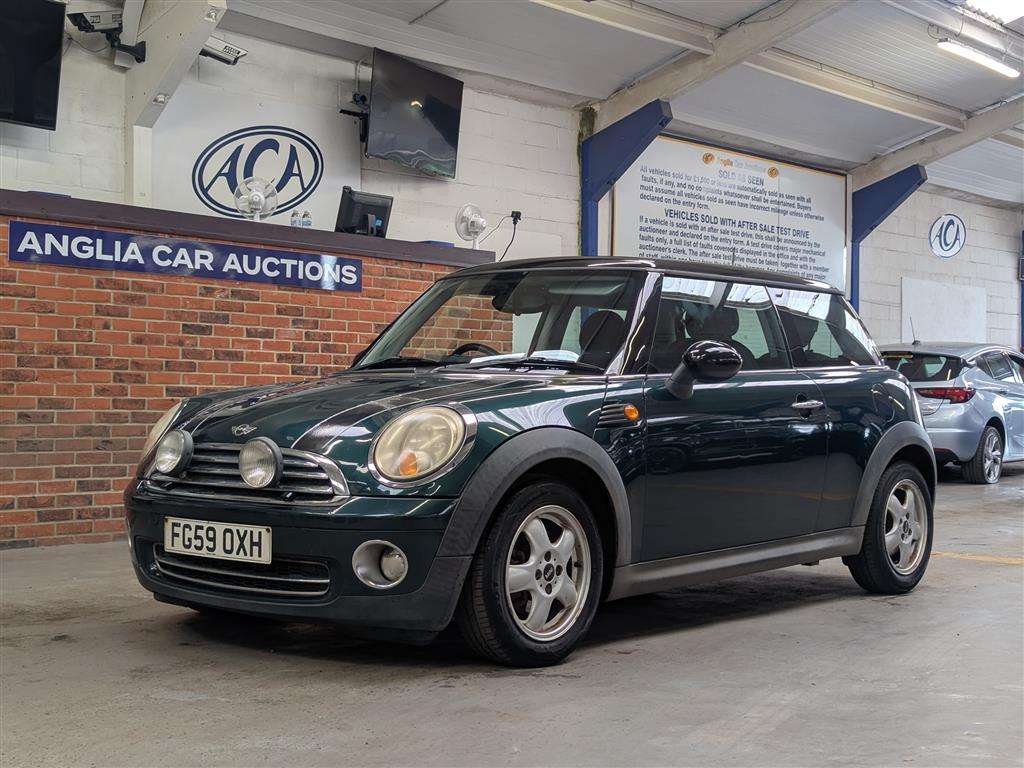 <p>2009 MINI COOPER</p>