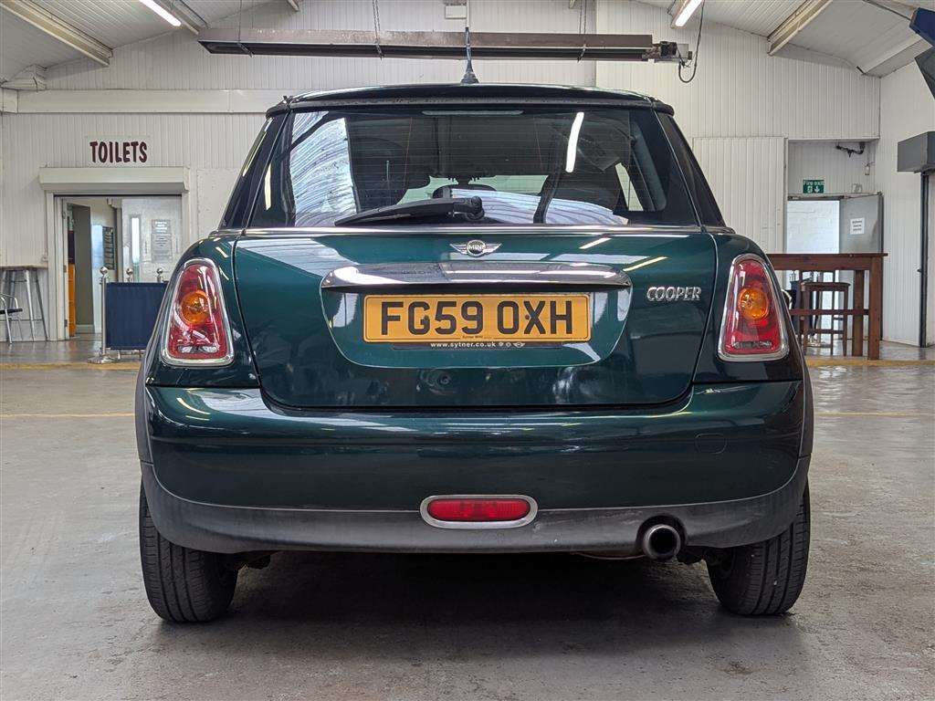 <p>2009 MINI COOPER</p>