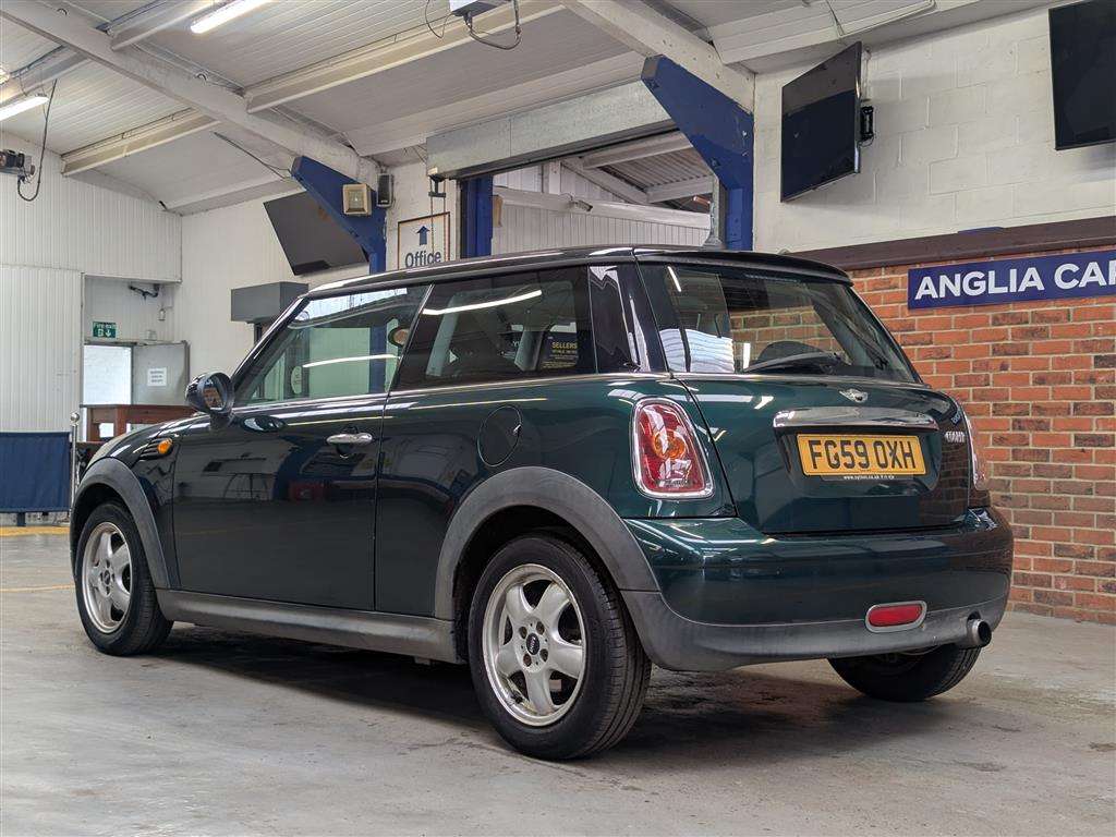 <p>2009 MINI COOPER</p>