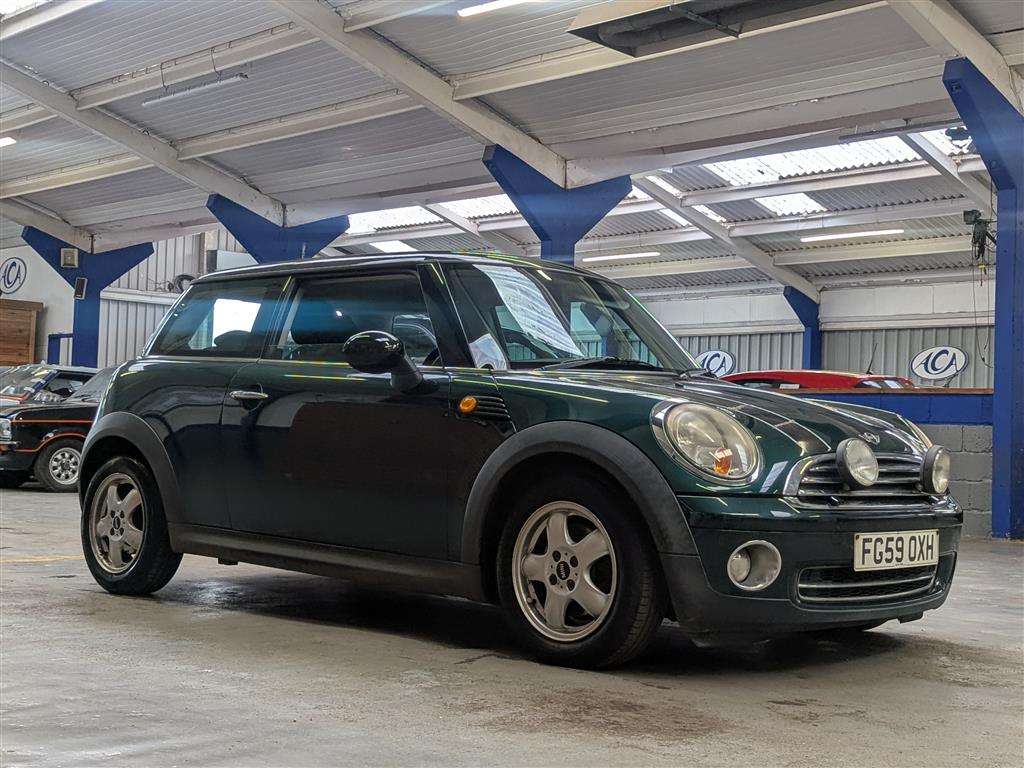 <p>2009 MINI COOPER</p>